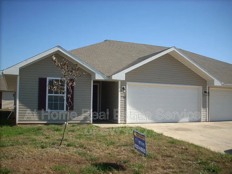 1123 S Clifton Ave — Photo 1