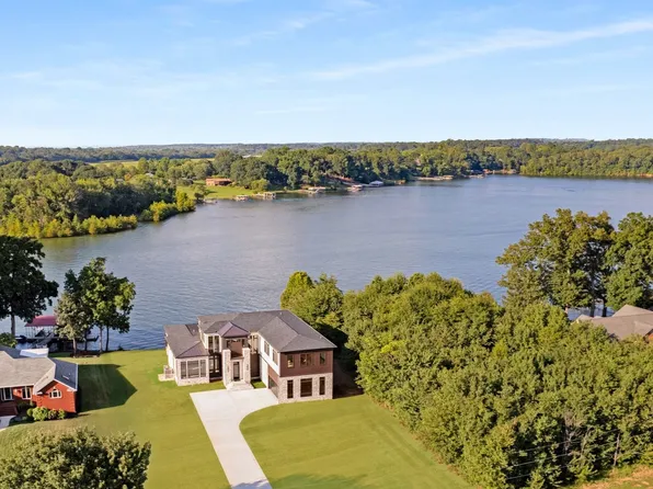 613 Waters Edge Dr, Estill Springs, TN 37330