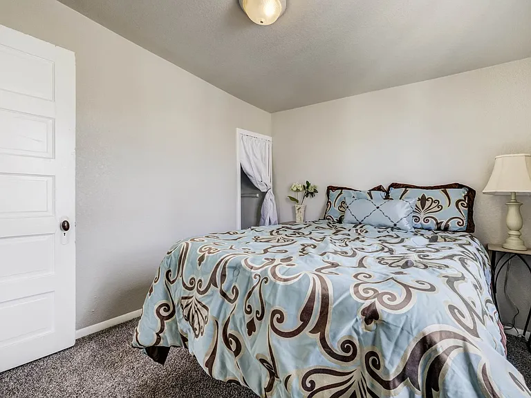 542 W Boulder St — Photo 16