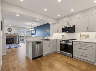 85 W Cedarview Mews SW, Calgary, AB T2W 6H8