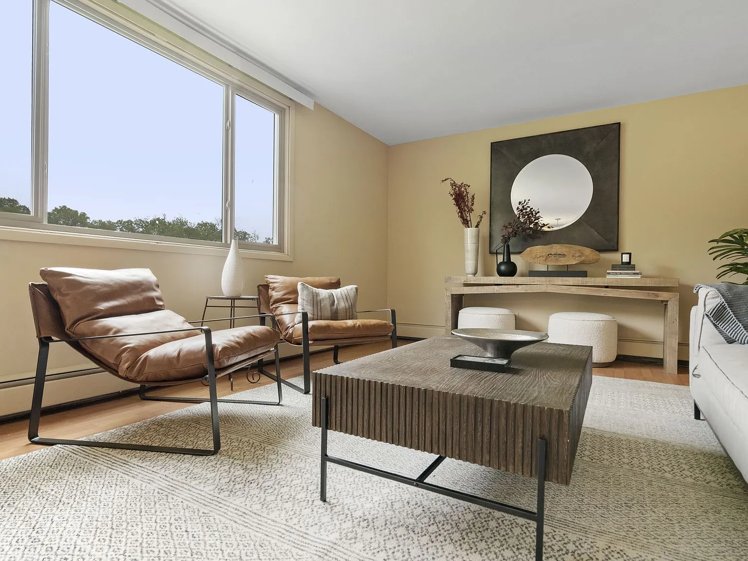 West End Apartments — Photo 2