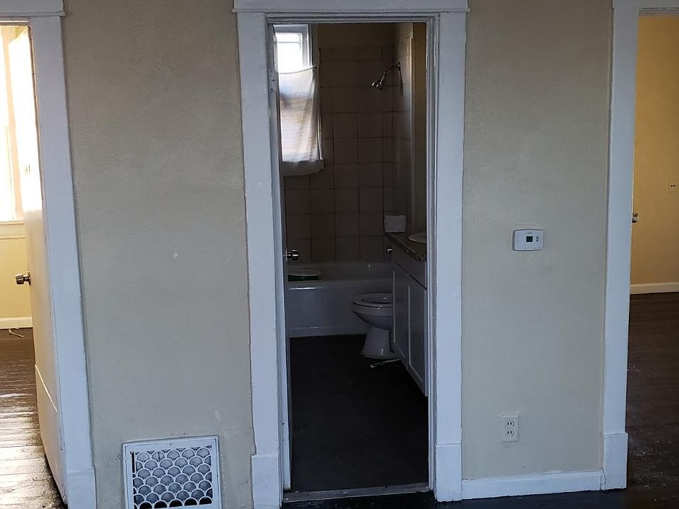 2nd image of 3488 Boyd St