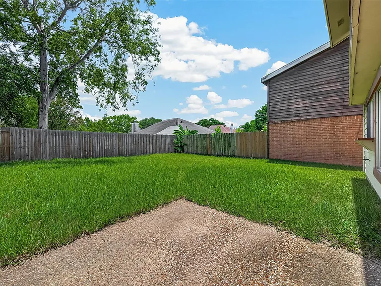 1818 Foxlake Dr — Photo 30
