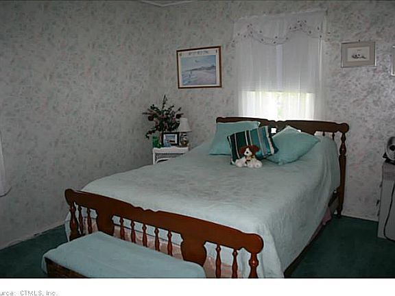 3rd image of 65 Bedford Ave