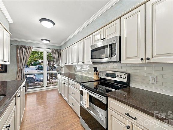4th image of 5805 Sharon Rd APT E