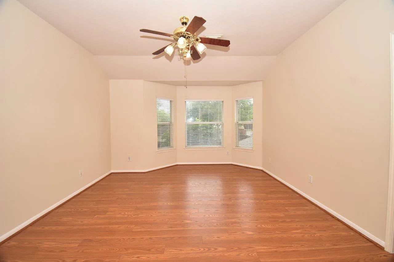 3 bed, 2.5 bath, 2704 sqft, $2,500 — Photo 3