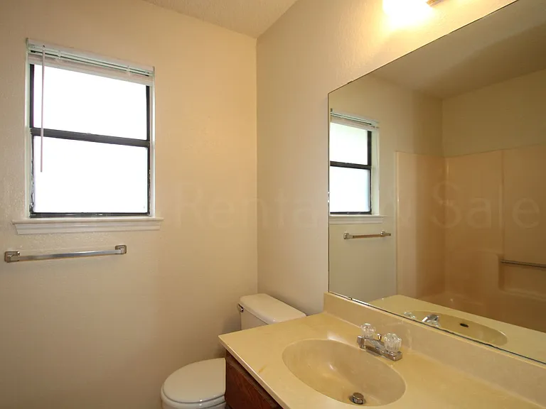 1112 Goodhue Dr — Photo 13