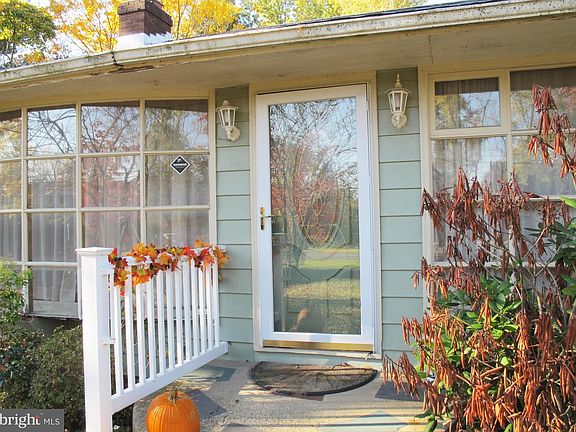 4th image of 1639 Perkins Ln
