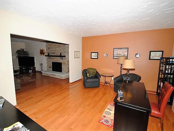 3rd image of 28630 Naylor Dr