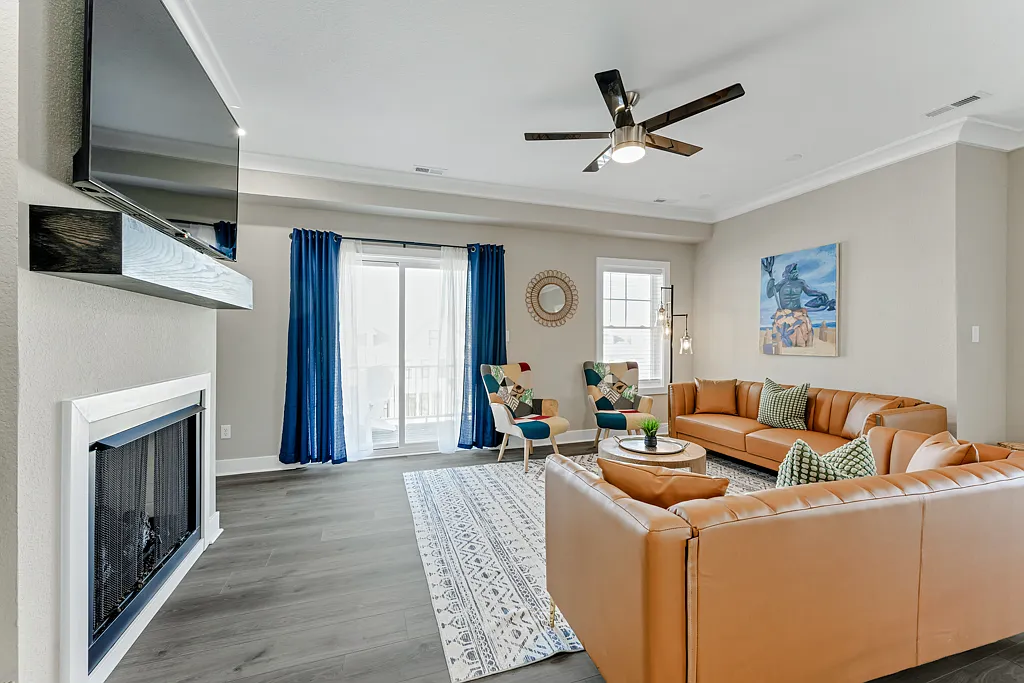 4 bed, 2.5 bath, 2027 sqft, $10,500 — Photo 1