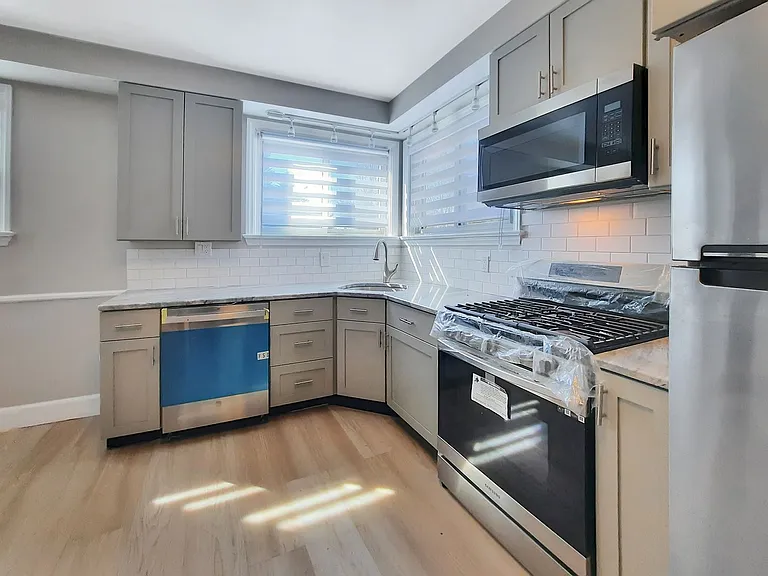 214 Sudbrook Ln — Photo 6