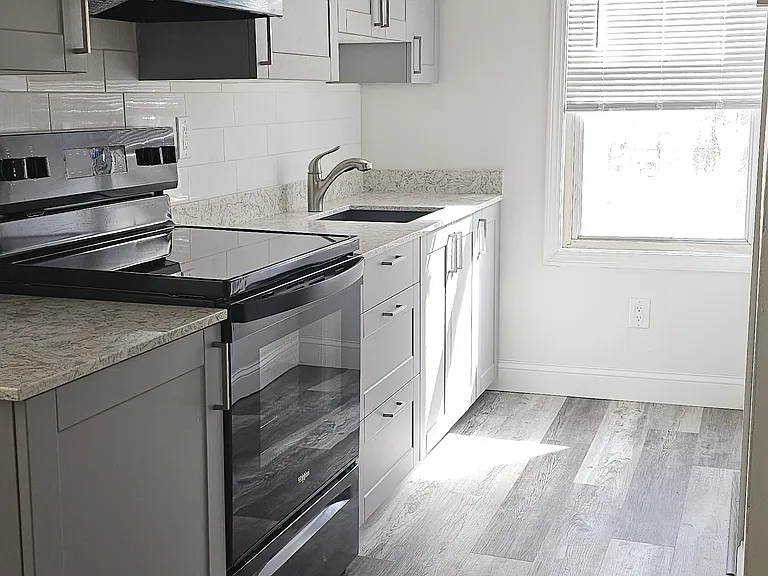 313 Grove St #1 — Photo 9