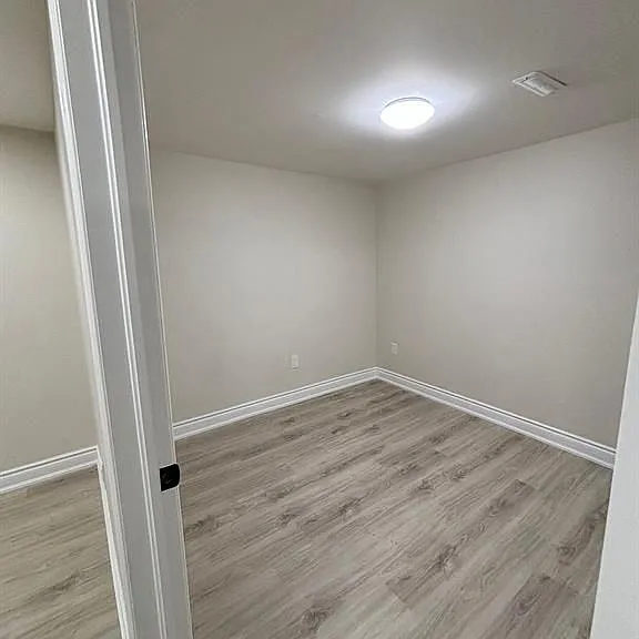 3574 Ash Row Cres #LOWER — Photo 8