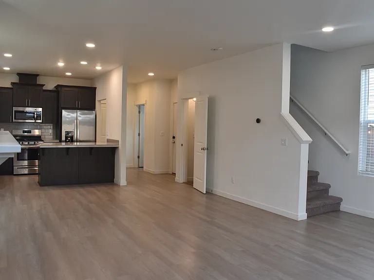 842 S 24th Ave — Photo 7