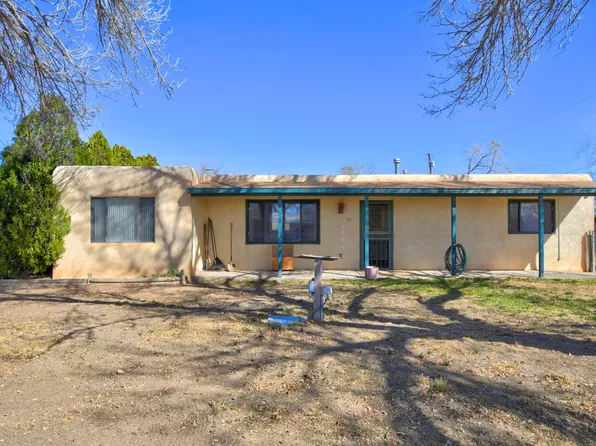 15 Los Cerritos Dr, Los Lunas, NM 87031