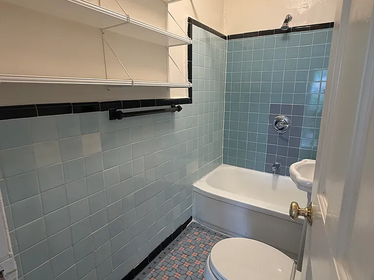 28 Saint James Pl #3-A — Photo 9