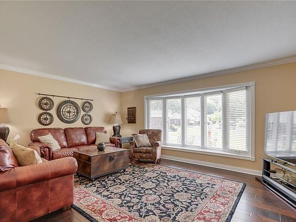 3rd image of 8433 Valley Estates Dr