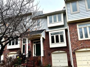 124 E Colonial Dr, Occoquan, VA 22125