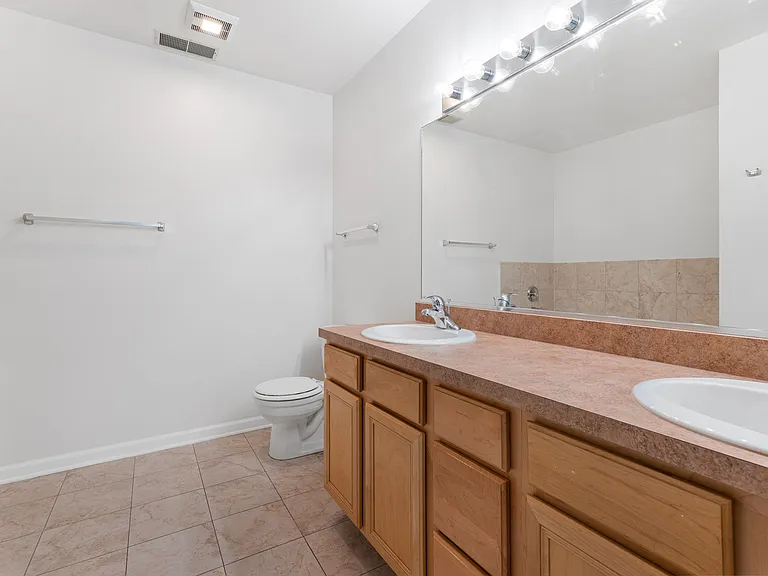 2307 W Wolfram St #312 — Photo 14