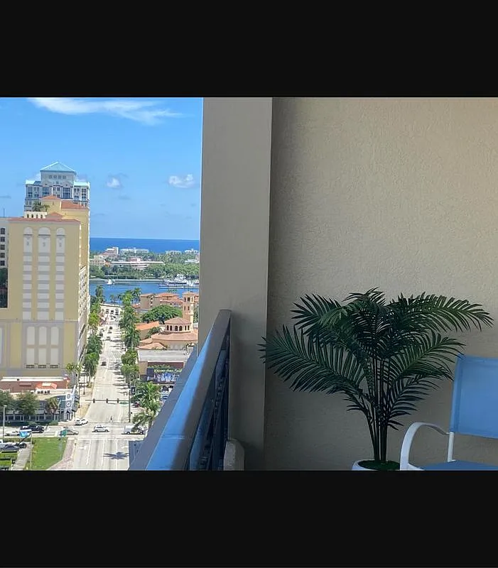 2 bed, 2.0 bath, 1226 sqft, $4,750 — Photo 3