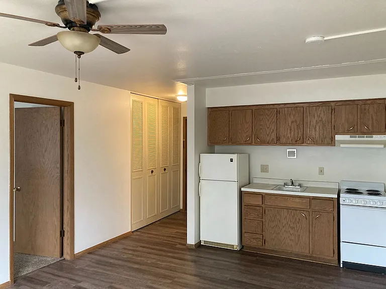 Imperial House Apartments — Photo 1