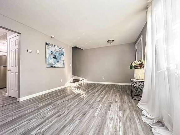 4th image of 10617 10th Avenue Ct S