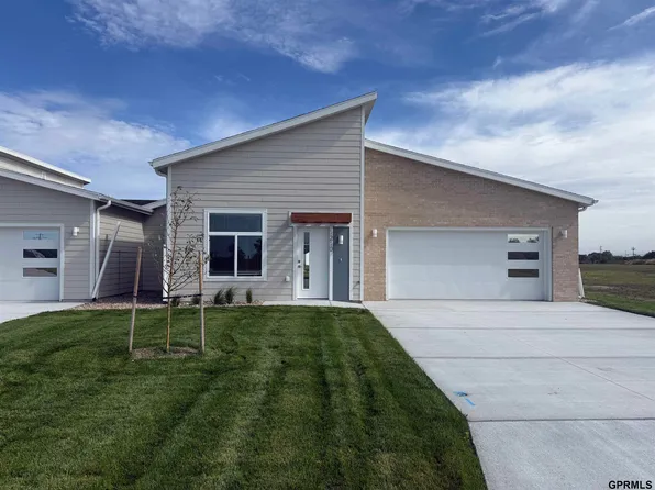 1210 Wycoff Dr, Lexington, NE 68850
