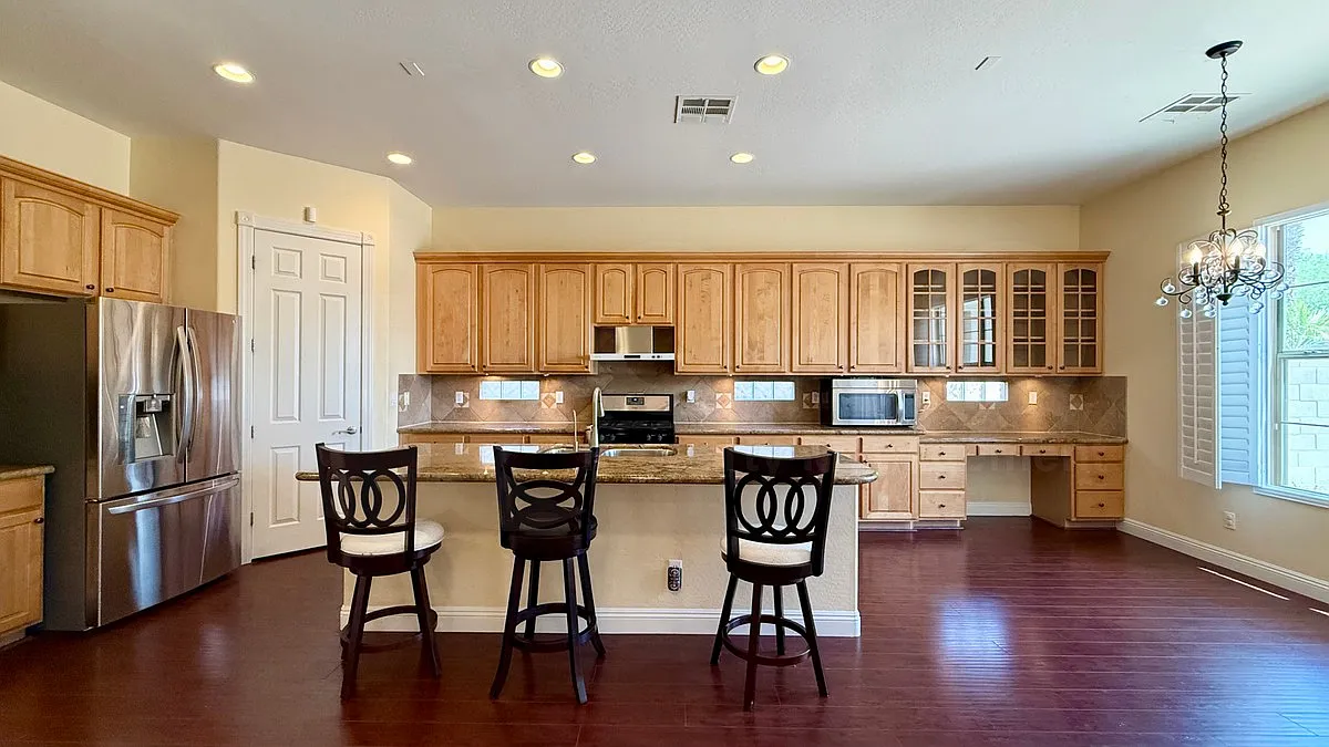 4 bed, 3.5 bath, 3767 sqft, $3,795 — Photo 3