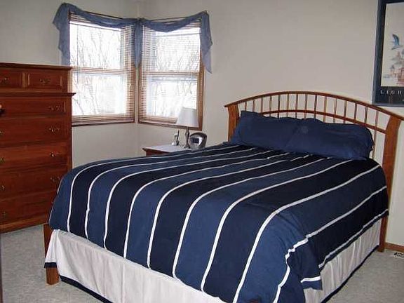 4th image of 48 Markie Dr W