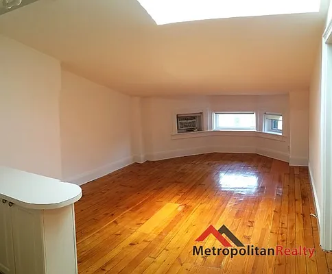 Rented by Metropolitan Realty | media 1