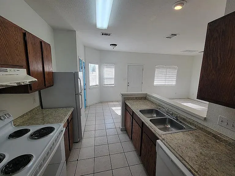 814 Sagewood Trl — Photo 7