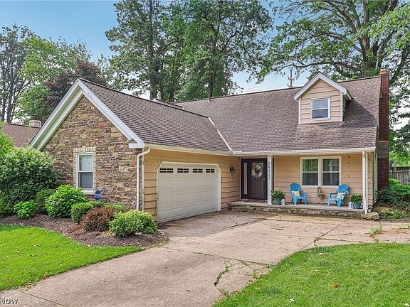 2nd image of 24321 Knickerbocker Woods