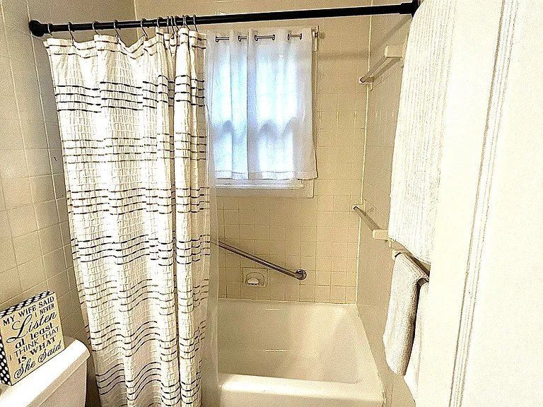 1214 Frank St — Photo 15