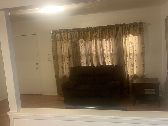 2nd image of 209 H St #209