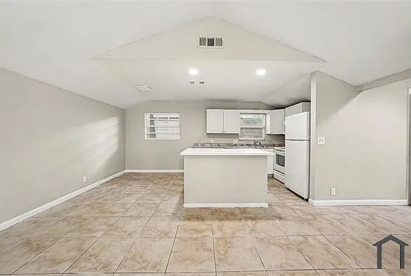 8716 N Blvd — Photo 14