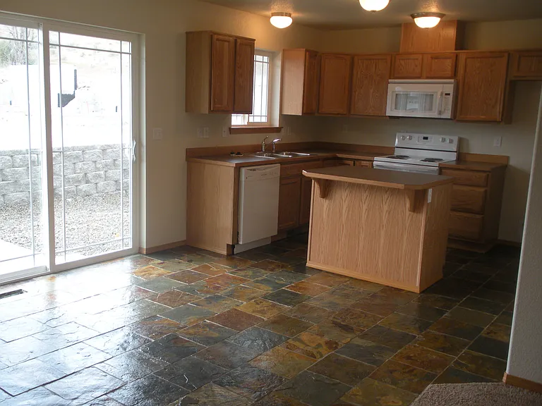 614 S 5th St #B-2 — Photo 2