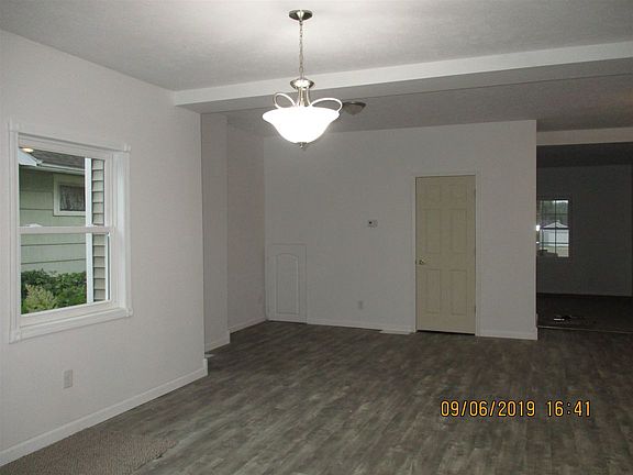 4th image of 216 Melville St