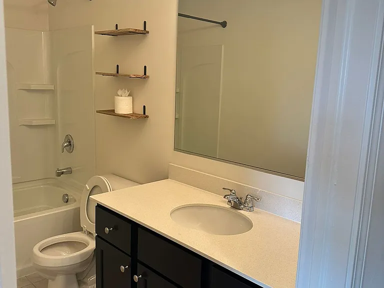 1601 Albany St — Photo 16