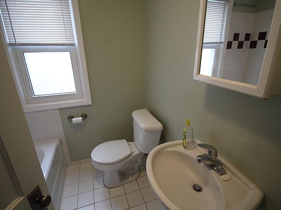 3rd image of 28577 Fairfax St
