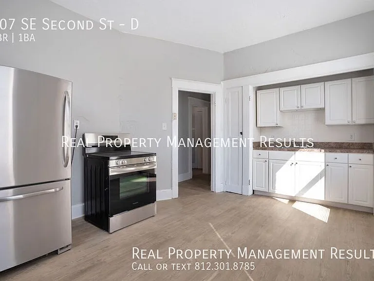 307 SE 2nd St #D — Photo 5