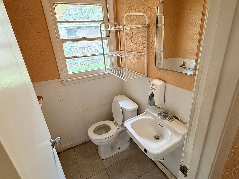 7137 Burlingame Blvd — Photo 11