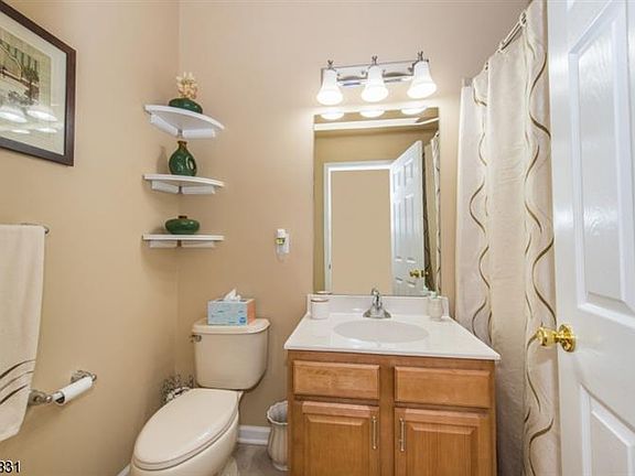 5th image of 6 Bluffs Ct #6