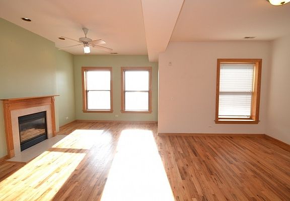 3rd image of 974 W Cuyler Ave #101