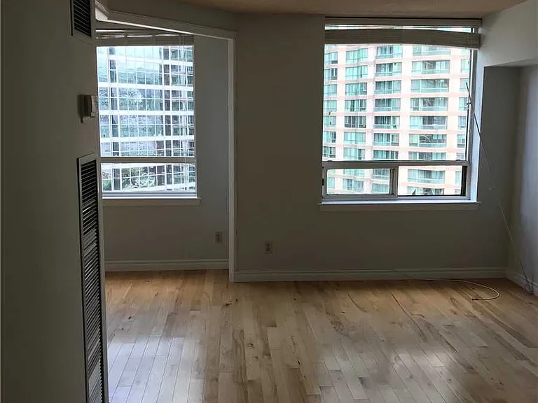 633 Bay St #1122 — Photo 4