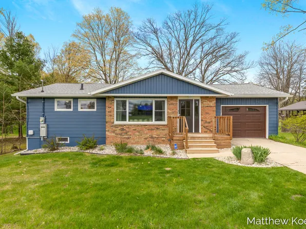 4405 S Chippewa Trl, Fremont, MI 49412