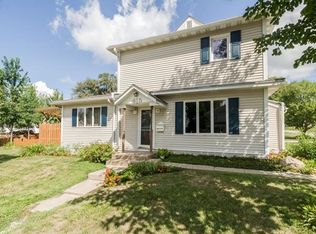 615 E 10th St, Vinton, IA 52349