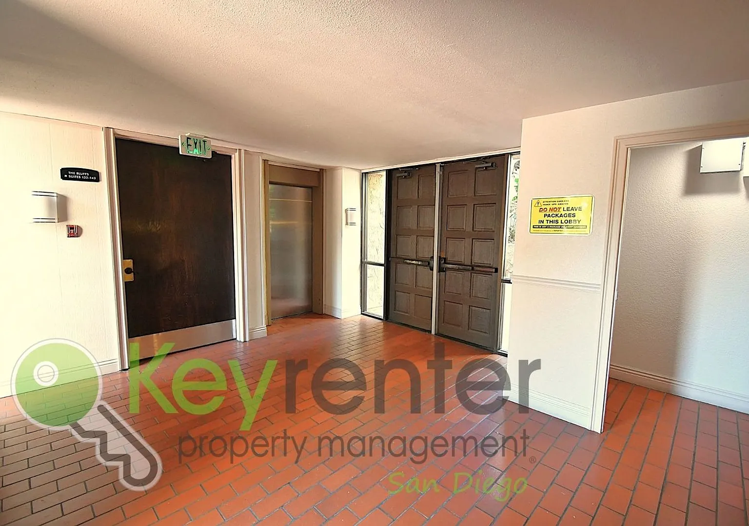 Walking distance to Fashion Valley Mall |2 minute drive to both North and South 163, as well as I-8 — Photo 4