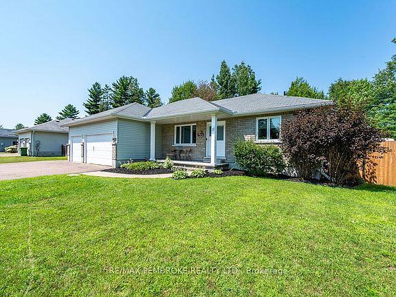 3rd image of 256 Oriole Cres