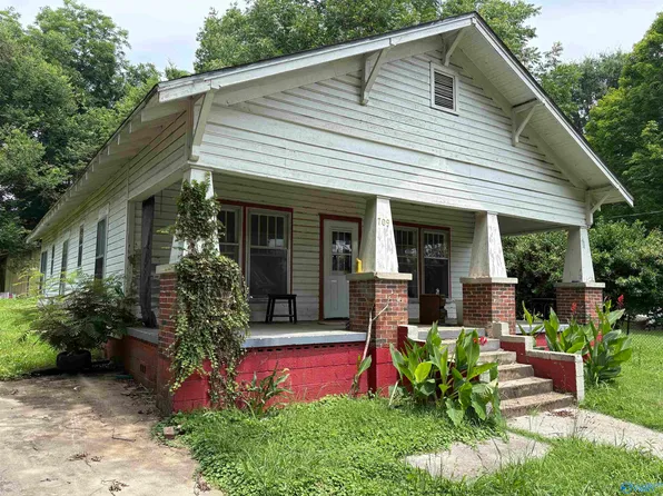 709 Diamond Ave, Bridgeport, AL 35740