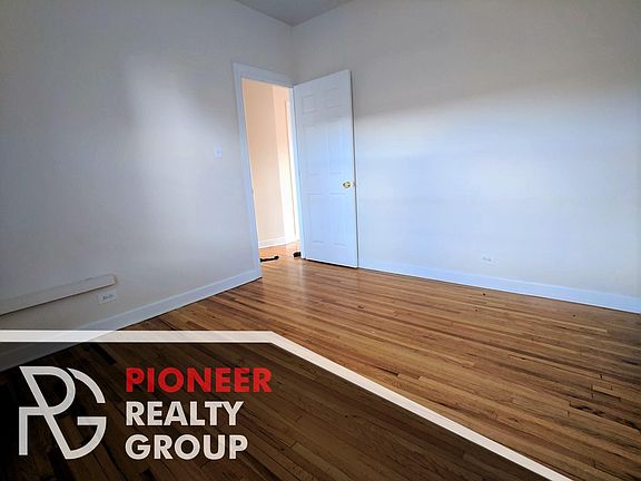 5th image of 3718 N Pine Grove Ave #E3